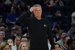 黄金甲体育-科尔：我们努力作为一个整体找回节奏 这场胜利对我们有帮助