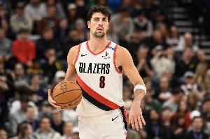 黄金甲体育-扛着球队前进！阿夫迪亚上半场8投5中&amp;三分4中2 得到17分7板1助