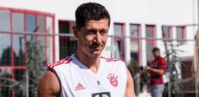 黄金甲体育-莱万到账，西甲今夏最重磅转会落地