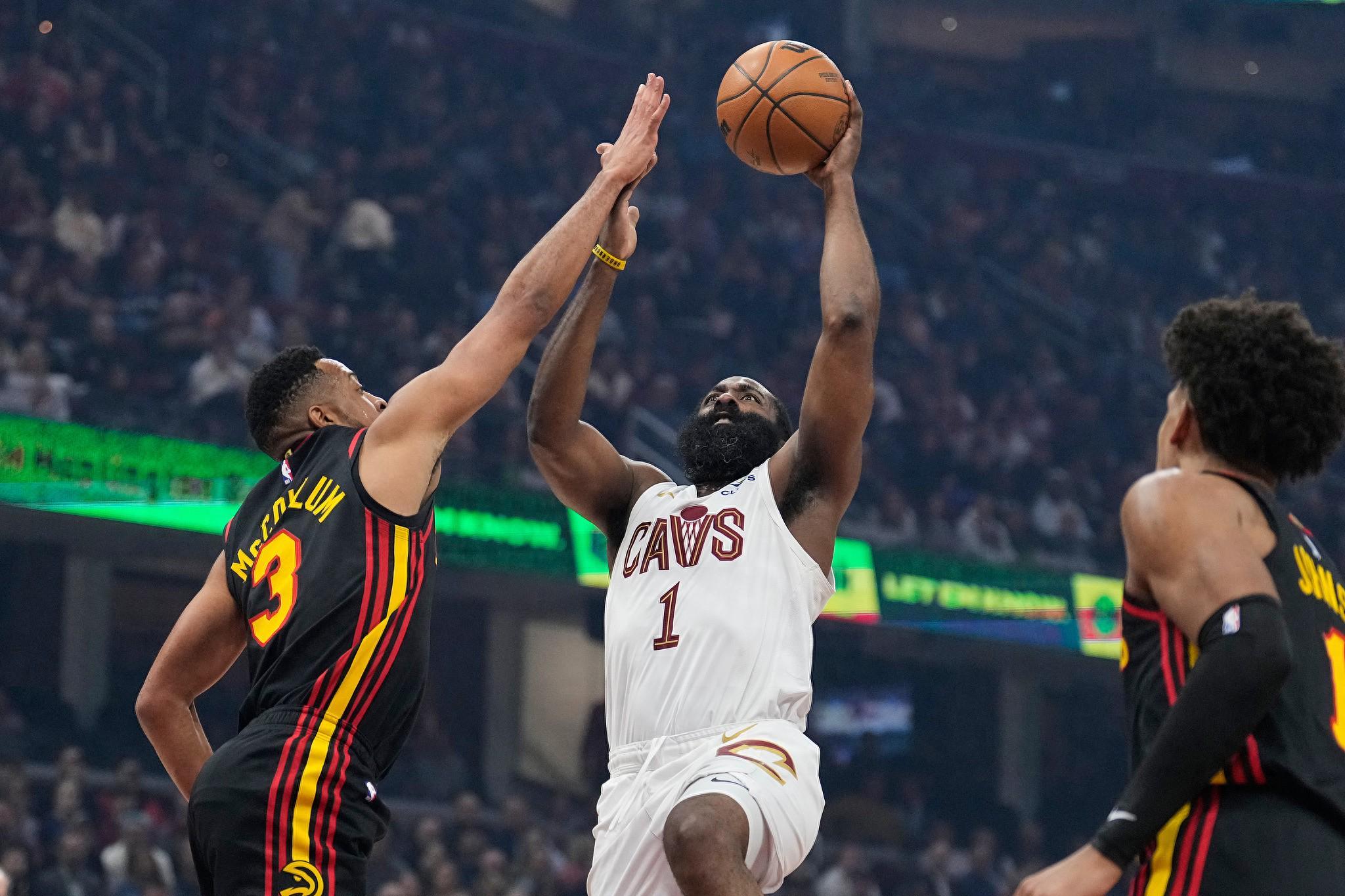 黄金甲体育-哈登21+5+4，骑士擒鹰12战10胜！3人20+搅局东部排名仍手握主动权